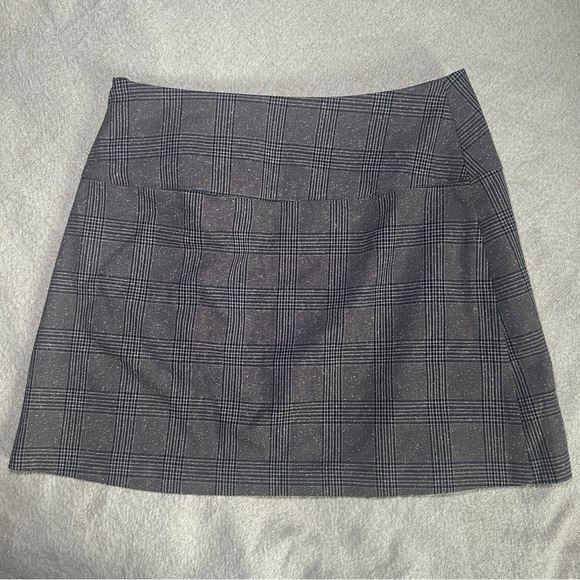 Express Checkered Mini Skirt with Buckles - Picture 5 of 7